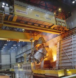 Metallurgy crane for steel casting