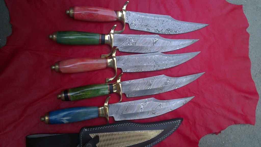 Hand made Damascuse 5 Hunting Knivess with Leather Sheaths