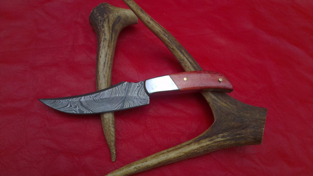Damascuse knife with pure leather sheath and colour full bone