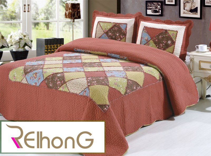 Elegant decorative printed quilts