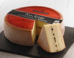 FLAVOURED CHEESE WITH ADDED PARTICULATE SOLIDS AND FLAVOURING