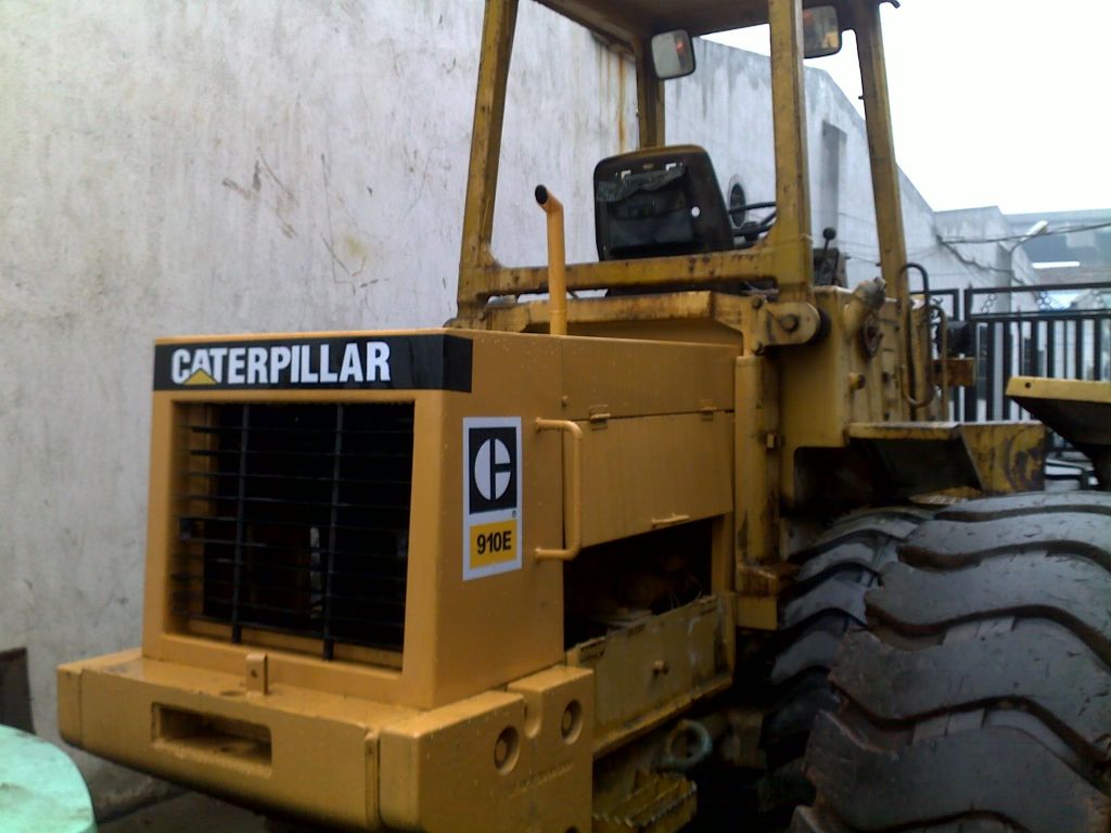 used loader caterpillar 910E