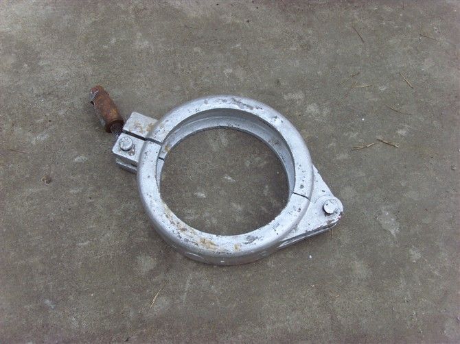 Wear plate and bearing seat for concrete pump