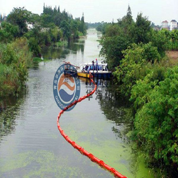 inflatable rubber boom