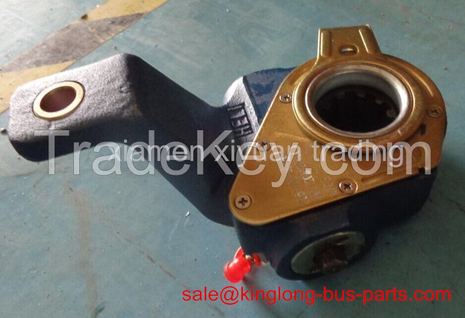 sell genuine Kinglong bus parts Right brake adjusting arm for rear axle