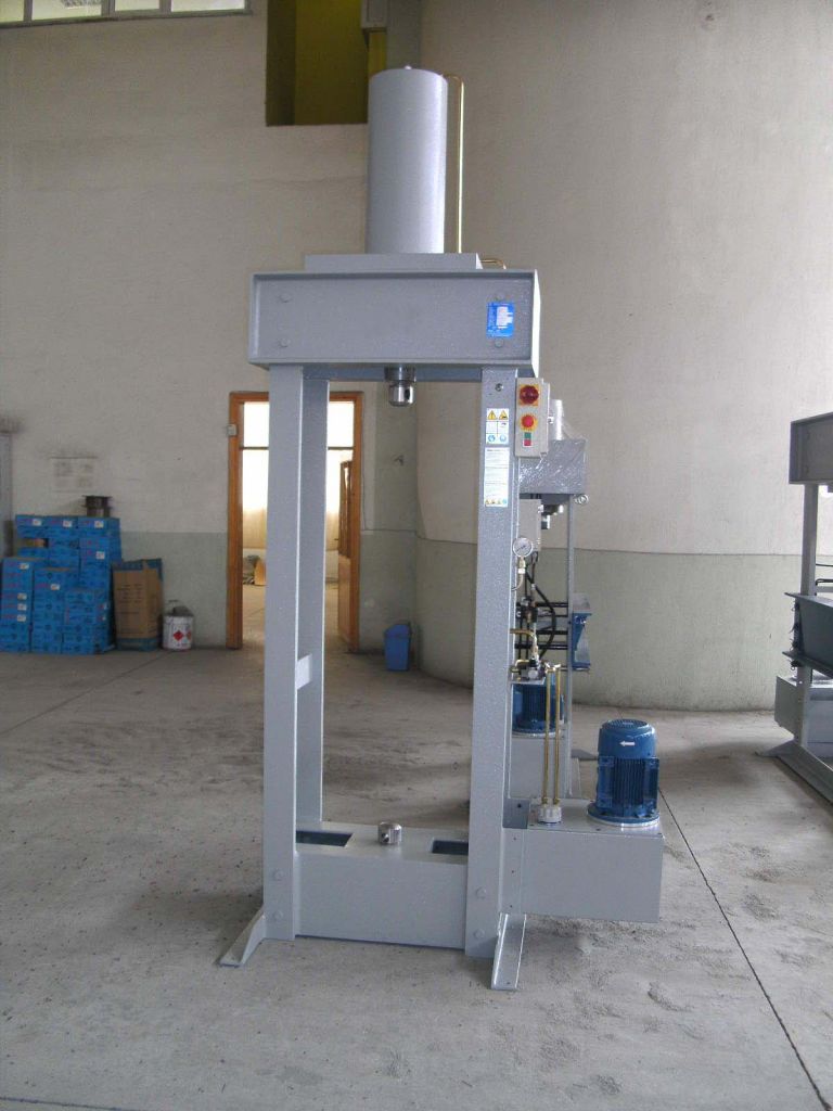 hydraulic adjustment and pull press