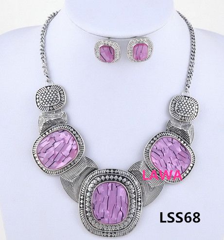 Wholesale fashion Woman handmade necklace earrings set  LSS68