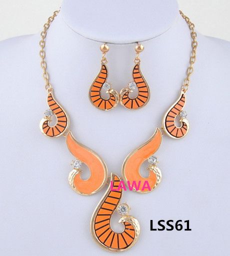 Wholesale fashion Woman handmade necklace earrings set  LSS61