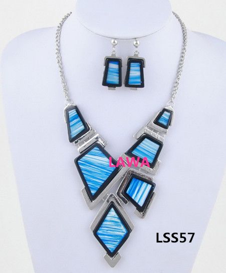 Wholesale fashion Woman handmade necklace earrings set  LSS57