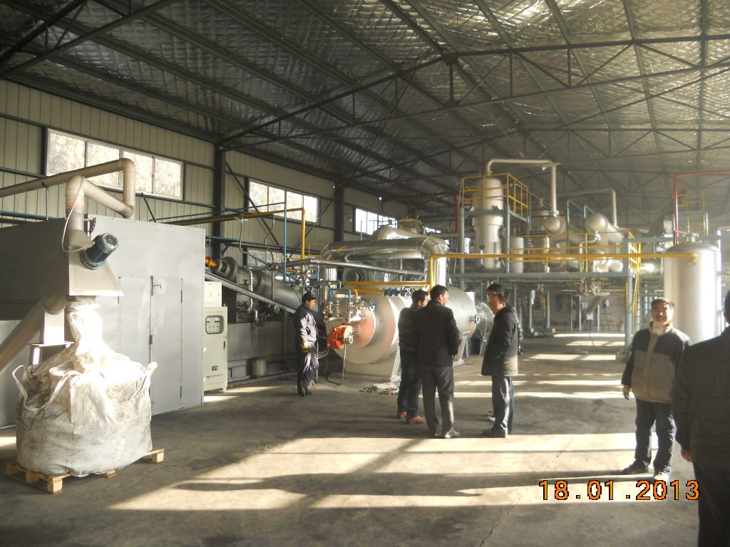 Fully continuous waste tyre pyrolysis plant