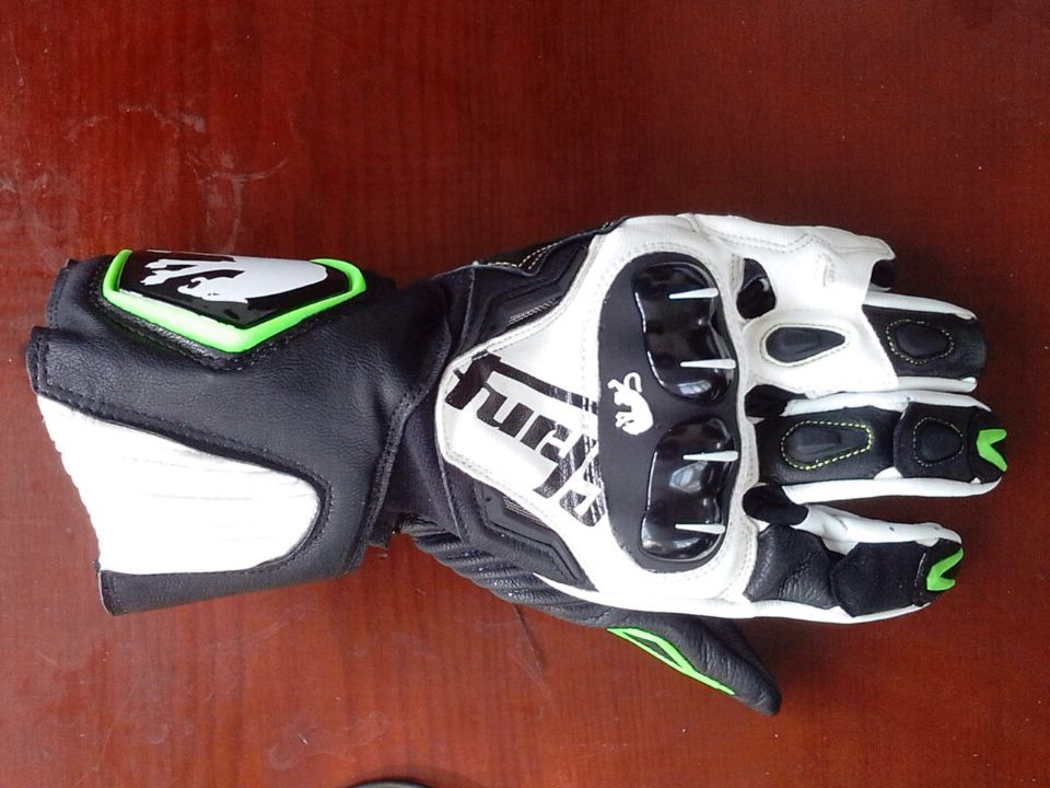 Motorcycle glove