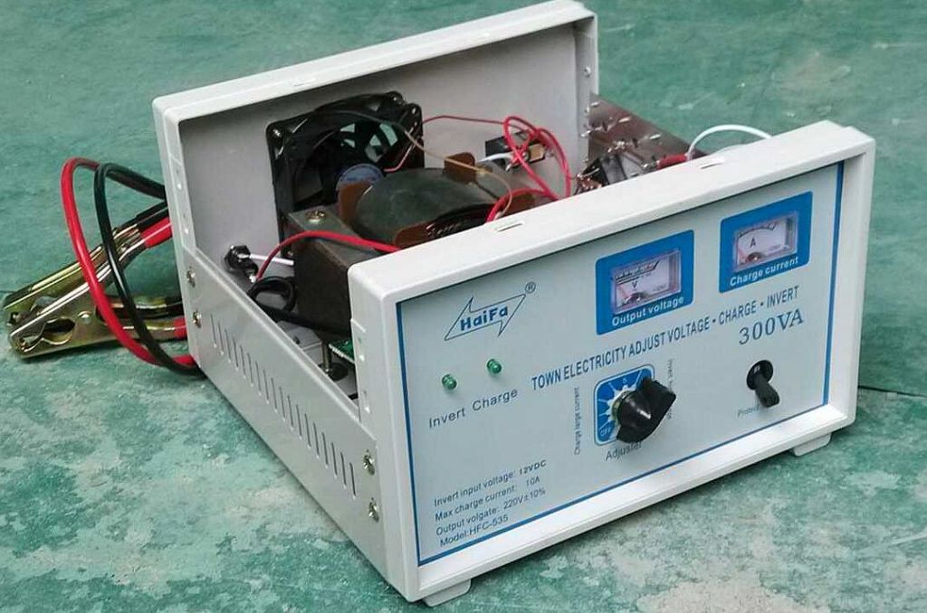 Power Inverter DC12V-AC220V 300W