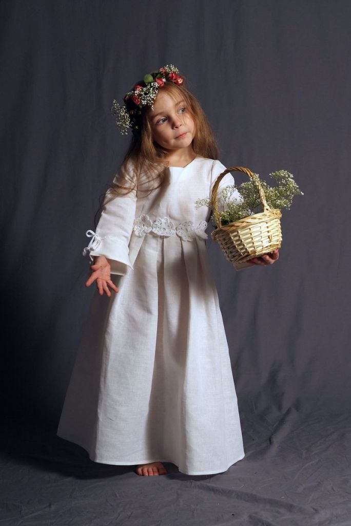 Linen dress with crochet flowers