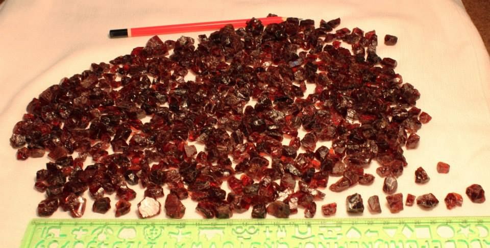 650 grams Red garnet for sale