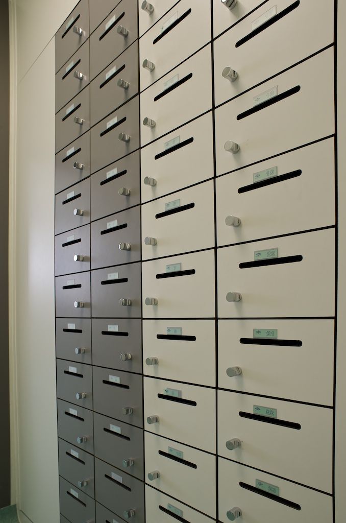 Cleanroom Furniture: Cleanroom Lockers