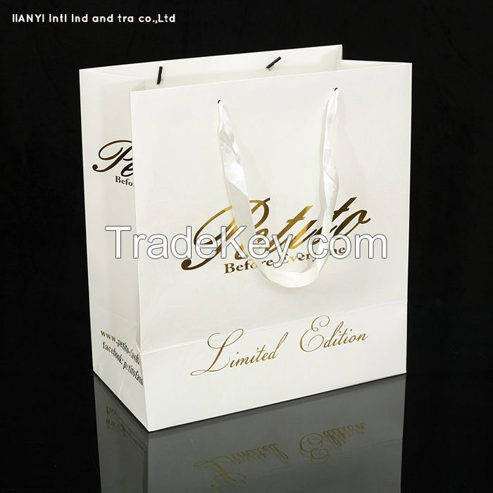 T-shirt and Jeans packaging paper bag