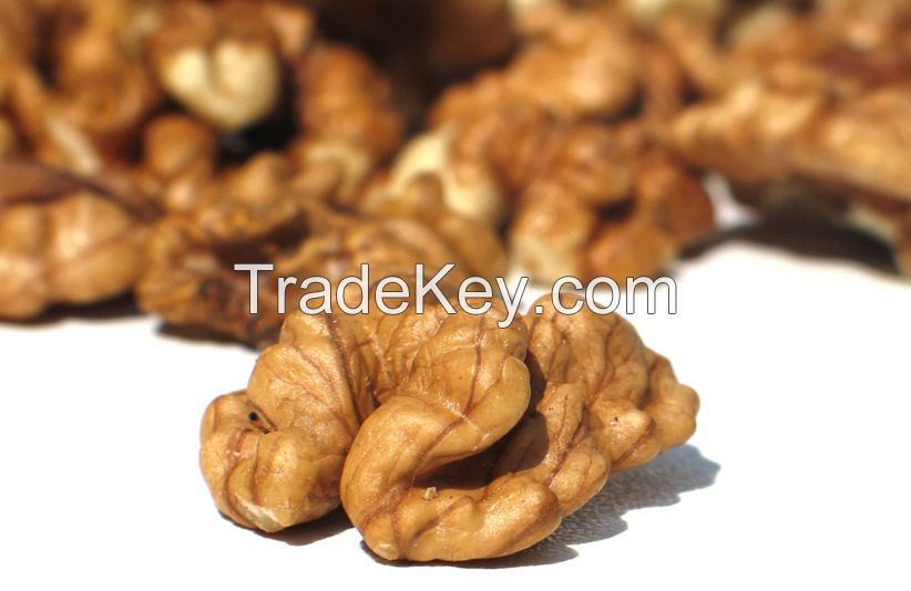 Suppliers of Premium Quality Organic Walnuts (Light Halves)