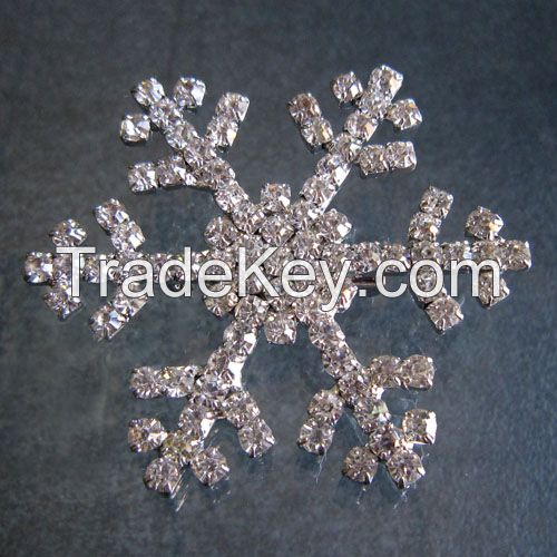 Rhinestone inlaid snowflake brooch for Christmas gifts