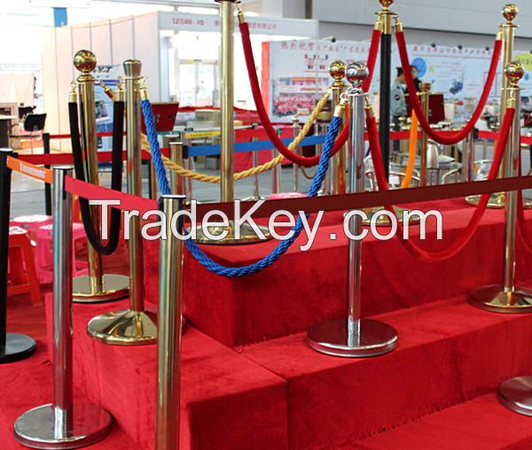 Steel exhibition tensa barrier