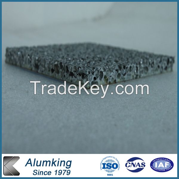 Aluminum foam board for heat insulation