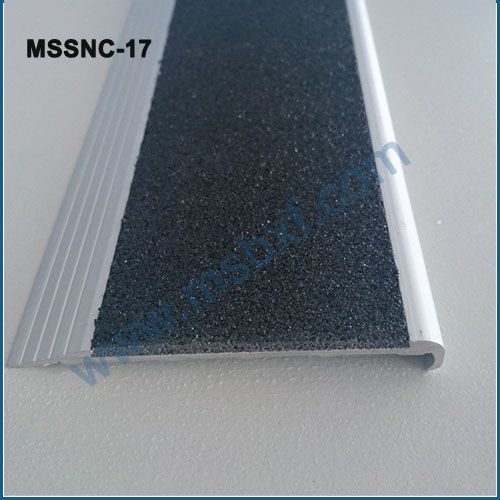 anti slip metal step treads with carborundum insert