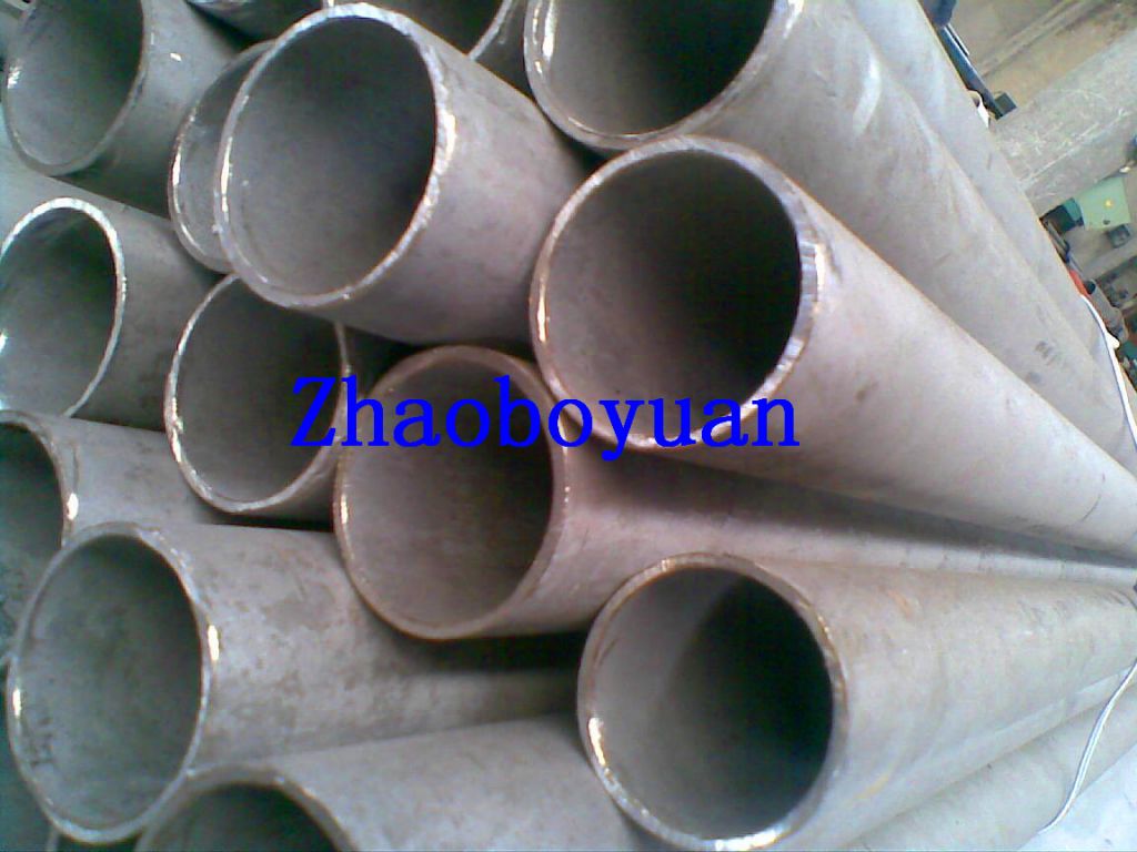 Round steel pipes/tubes