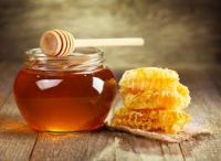 Natural polifloral bee honey from Ukraine