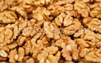 Light walnut kernels 50% halves 50% Quarters