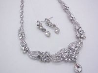 Elegant crystal bridal jewelry set
