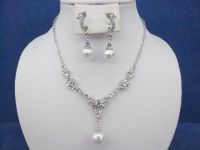 Pearl and crystal jewelry set