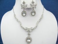 Pearl and crystal jewelry set