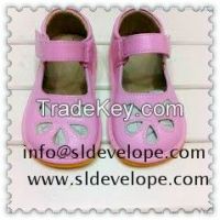 Squeaky shoes with fashion design for kids sandals