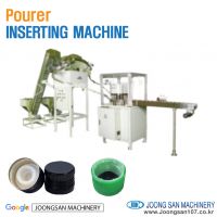 Plastic cap pourer inserting machine