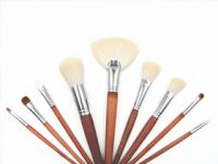 Varnished handle high quality makeup brush set