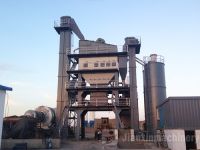 Asphalt mixing plant with integrated bins