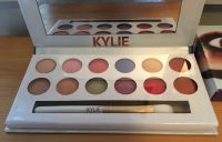 Kylie-Jenner - Cosmetics Royal Peach Palette BNIB NEW....USA