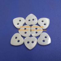 White heart shape stylish shell decorative buttons for fashion apparel in MOPBUTTONS
