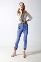 Woman's Slim denim jeans with patch-embroidery and Sparkling