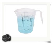 Plastic measuring cup