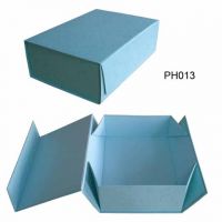 Sell Foldable gift boxes, with manetic closing system