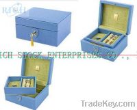 Fetures for  fashion jewelry leather box