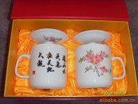 Sell GIFT COUPLE DECAL PORCELAIN MUG WITH LIDS COVERS