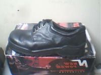 Sell safety shoes