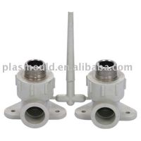 Plastic pipe fitting mould