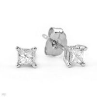 Sell 0.16 Diamond Earings, set in White Gold!