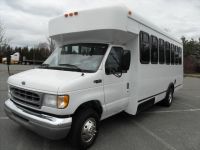 ***** 2002 Ford E-450 8 Pass. Shuttle w/ Wheelchair Lift