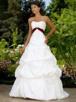 Sell wedding dresses , cheap , good quality