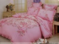 Sell the bedding set with printing and embroidery 001