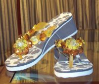 Sandals with acrylic flower