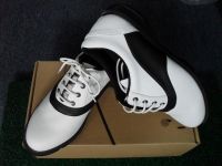 Sell fashionable golf shoes